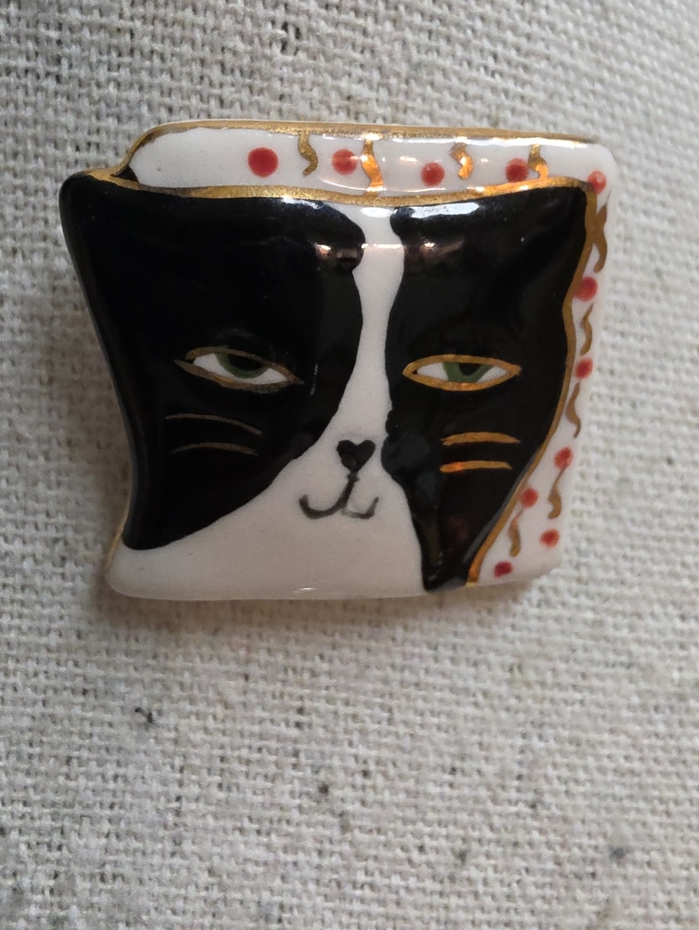 Vintage Hand Painted Ceramic Tuxedo Cat Gold Gilt Tack Pin